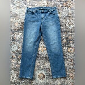 Old Navy Mid-Rise Wow Boyfriend Jeans Medium Wash - Size 12